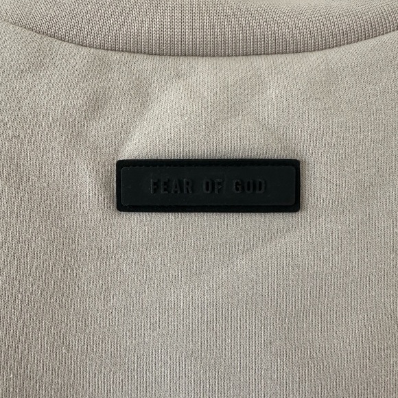 ESSENTIALS by Fear of God | Oversized Crewneck with Side Pockets - Picture 3 of 5